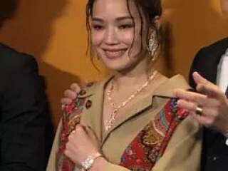 @各位表友，你们的爱豆在巴塞尔上线了！