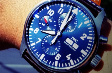 想选一款蓝色的腕表 看中万国飞计小王子