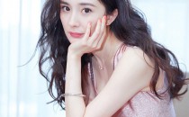 杨幂佩戴伯爵珠宝优雅亮相新剧《筑梦情缘》发布会