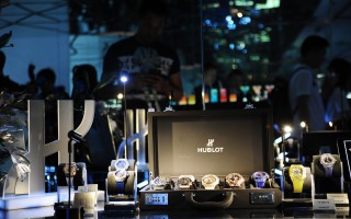 Hublot宇舶携手马克西姆·普莱西娅-布奇 呈现Big Bang Sang Bleu刺青腕表