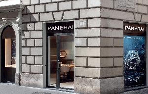 庆祝罗马专卖店开幕：Panerai推出Luminor Marina特别版腕表