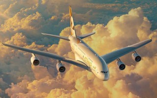 百年灵推出Aviator 8阿提哈德限量腕表