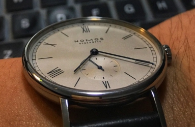 特別適合久坐時佩戴 NOMOS 234上手一年記