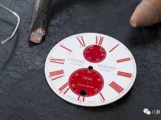 这块限定版的“中国红”手表，惊艳进博会