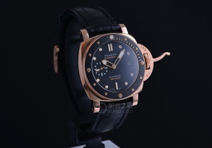 极具质感 品鉴沛纳海潜行系列42毫米Goldtech™金腕表