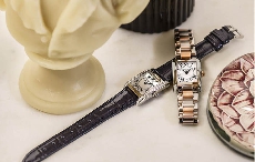 康斯登推出两款全新百年典雅系列方形女士腕表