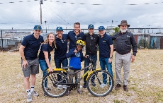 百年灵铁人三项行动队和朋友们 重返CORONATION DOUBLE CENTURY公路自行车耐力赛 庆祝支持南非慈善机构库贝(QHUBEKA)一周年