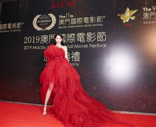 关晓彤佩戴宝诗龙珠宝亮相第十一届澳门国际电影节