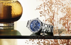 康斯登推出四款全新百年典雅系列石英女士腕表