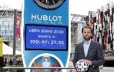 2020年欧洲杯进入倒计时  HUBLOT宇舶表品牌好友、英格兰国家足球队主教练加雷斯·索斯盖特为宇舶表2020欧洲杯倒计时揭幕，共同期待开球时刻！