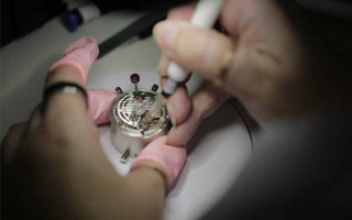 TAG Heuer泰格豪雅关闭瑞士生产设施和世界各地办事处