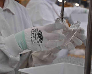 珠宝圈在行动：宝格丽自制消毒洗手液、戴比尔斯提供免费在线课程