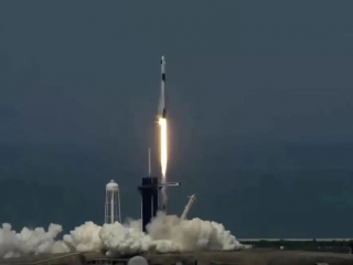 马斯克SpaceX载人飞船两位宇航员戴了什么手表？只需4万元？