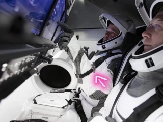 马斯克SpaceX载人飞船两位宇航员戴了什么手表？只需4万元？