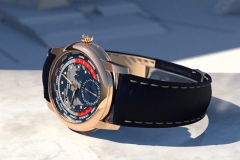 康斯登推出全新百年典雅自家机芯世界时区玫瑰金限量腕表