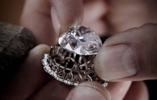 钻石与“新奢侈主义”兼容吗？