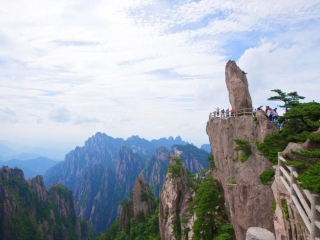 有人约你一起爬山，害怕吗？