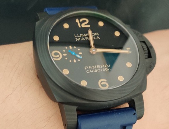 表壳使用碳纤维材质 沛纳海PAM661很特别 