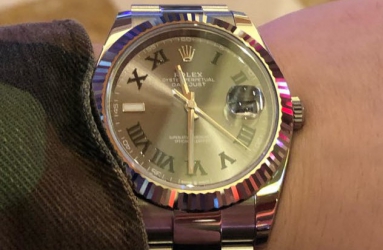 女友不同意玩机车 玩劳力士日志安全一些 