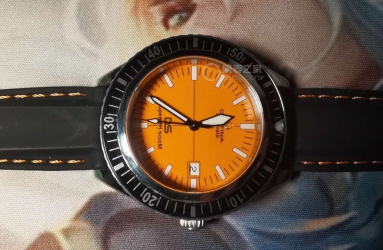 五彩繽紛的世界，橙甸甸的腕表，雪鐵納DS SUPER PH500M