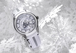 视频|颜值超高的白色腕表 实拍Freak X冰川腕表 
