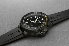 豪利时推出AquisPro 400 自主机芯日历腕表