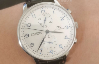 看着手上的万国葡七    搬砖也变得更踏实了