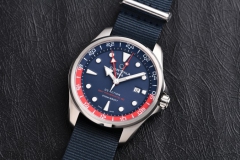 红与蓝的碰撞——品鉴雪铁纳动能系列GMT腕表
