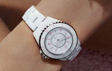 香奈儿推出全新J12 Pink Blush腕表与J12 Caliber 12.1 Diamond Bezel腕表