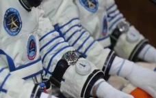 神十二刚刚发射成功，这些年陪伴中国航天员上天探星的是什么牌子的手表？