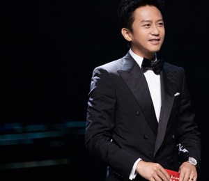 演員鄧超佩戴蕭邦腕表出席第24屆上海國際電影節金爵獎頒獎典禮