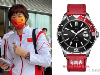郎平佩戴国表带领中国女排出征东京奥运会，期待夺冠！！