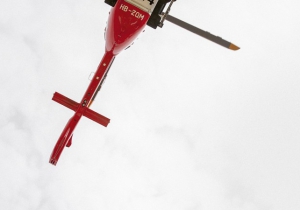 豪利时向瑞士空中救援队Rega致敬，打造限量版大表冠飞行员腕表