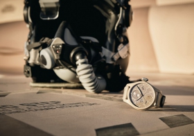 沙色陶瓷 品鉴万国飞行员“莫哈维沙漠”特别版万年历腕表