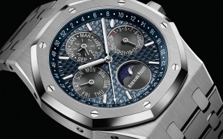爱彼推出全新以钛金属打造的皇家橡树系列万年历腕表