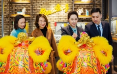 百年灵南京中央商场精品店正式揭幕 铺陈海陆空的时计魅力 
