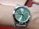 买块新腕表表过好年  百年灵机械计时薄荷绿