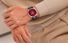 新年交“红”运 品鉴名士克里顿系列渐变红腕表