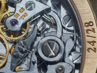【视频】23年前的罗杰杜彼限量小金表，到底有多优雅？