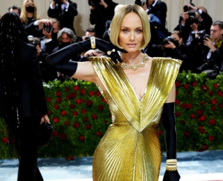 Amber Valletta佩戴布契拉提亮相2022 MET Gala“镀金时代”