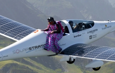 创世界先例 浪琴表支持太阳能飞机翼装跳跃