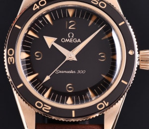 最具性價比的金表-歐米茄海馬300青銅金手表