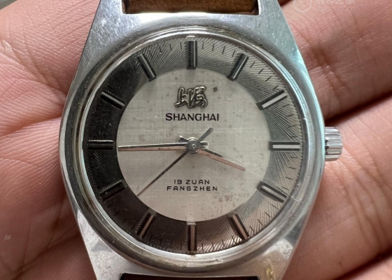 爷爷留下的老腕表  30多年前的上海表