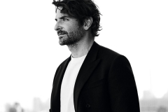 路易威登欣然宣布Bradley Cooper出任品牌代言人 并出演Tambour腕表20周年廣告特輯