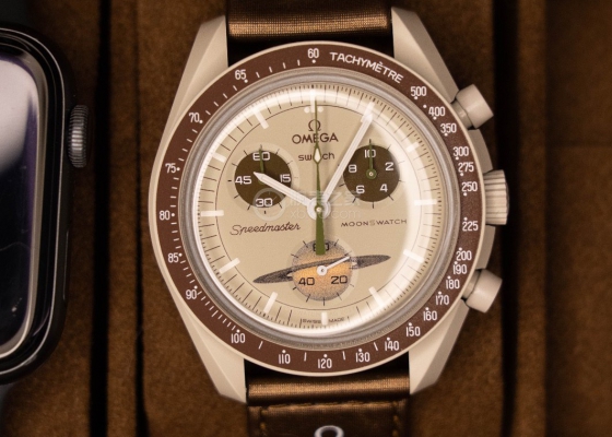 随缘购入斯沃琪MoonsWatch土星小丑