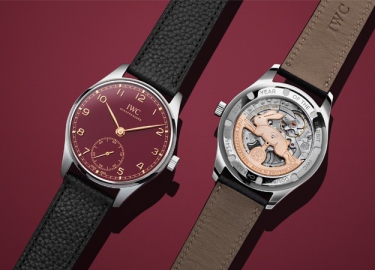 IWC万国表为其葡萄牙系列自动腕表40新添酒 红色表盘限量版，欢庆中国农历兔年的到来