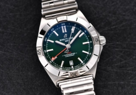 艷麗的GMT-百年靈機械計時系列兩地時手表