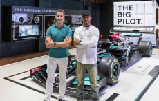 梅赛德斯F1车手刘易斯·汉密尔顿 到访IWC万国表迪拜概念店