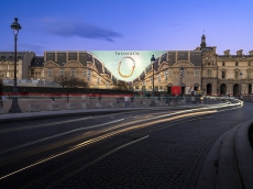 蒂芙尼携手法国当代摄影师保罗·鲁斯托 于法国卢浮宫呈献Tiffany Lock系列巨型创意作品