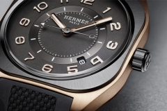 爱马仕推出全新H08玫瑰金和钛金属腕表